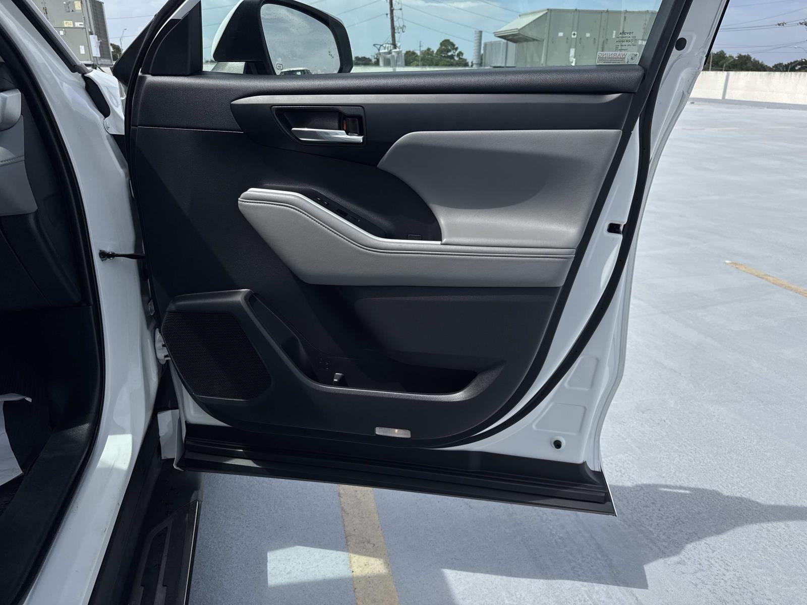 Used 2023 Wind Chill Pearl Toyota XLE image 14