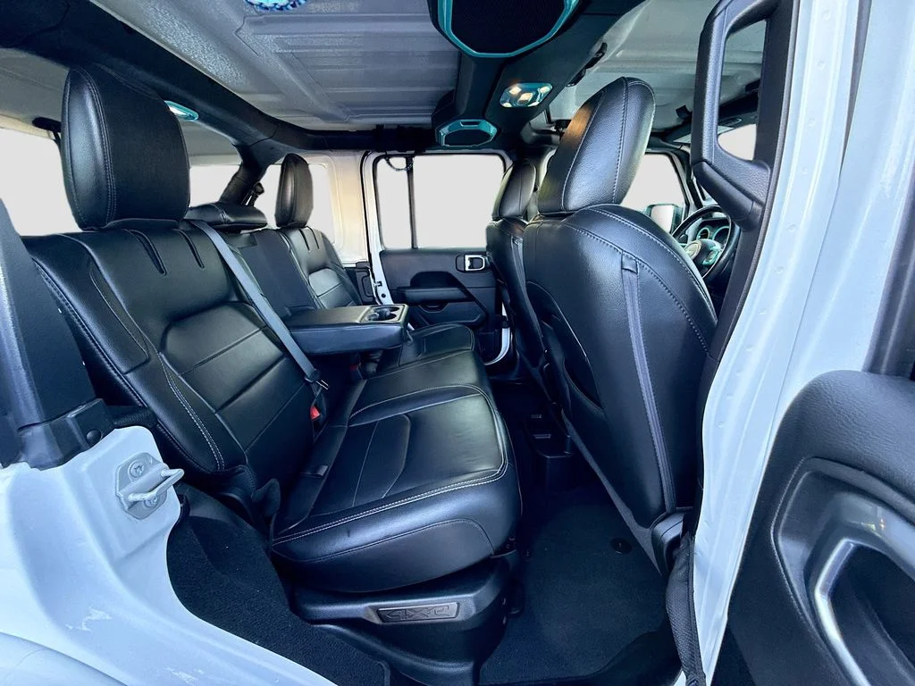 Used 2022 Bright White Clearcoat Jeep Unlimited Sahara image 27
