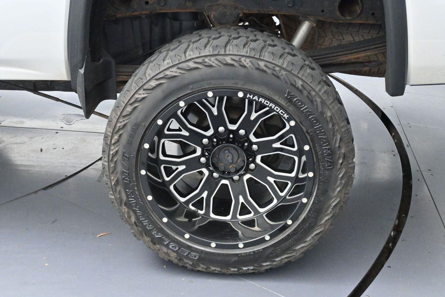 Used 2019 White Frost Tricoat GMC Denali image 33