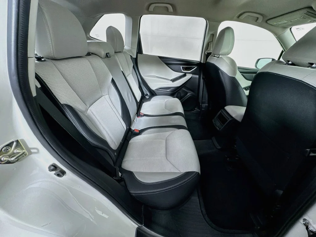 Used 2020 White Subaru Base image 31