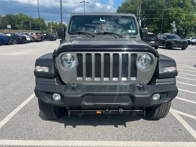 Used 2019 Gray Jeep Sport image 3