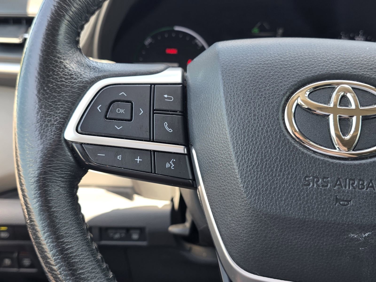 Used 2021 Silver Toyota XLE image 18