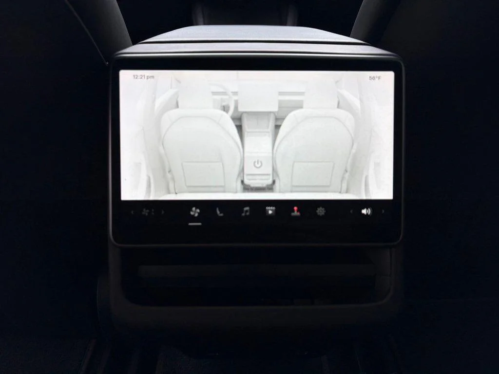 Used 2025 Quicksilver Tesla Long Range All-Wheel Drive image 23