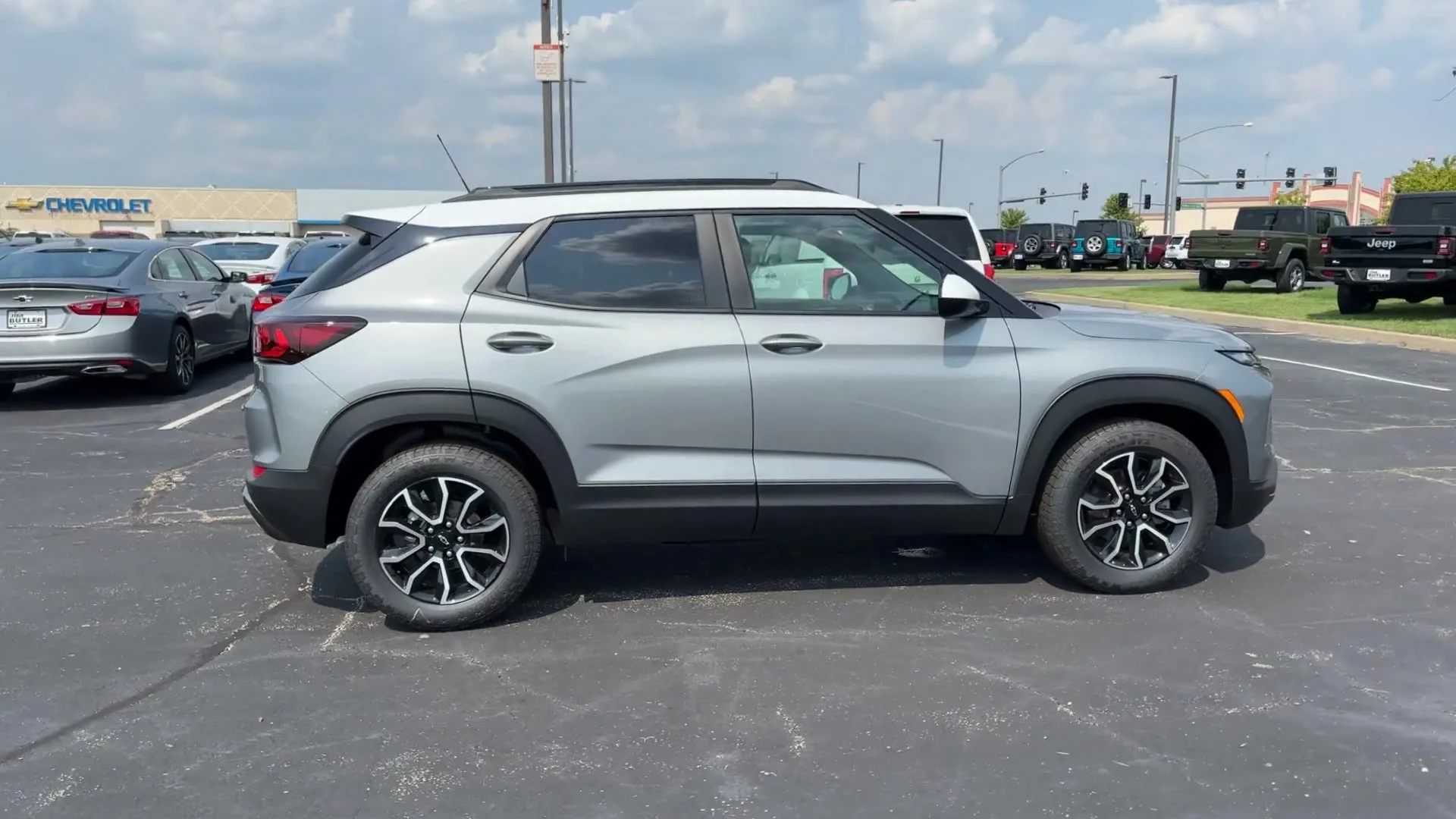 New 2025 Sterling Gray Metallic Chevrolet ACTIV image 40