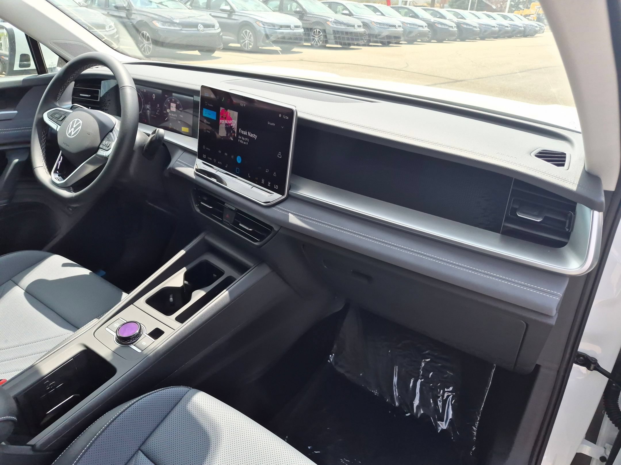 New 2026 Pure White Volkswagen SE image 30