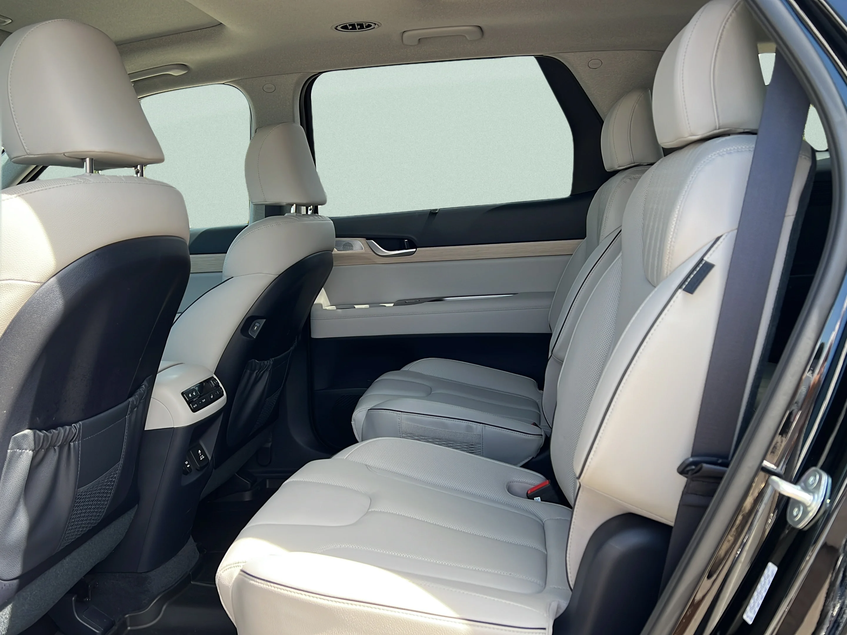 Used 2023 Abyss Black Pearl Hyundai Limited image 13