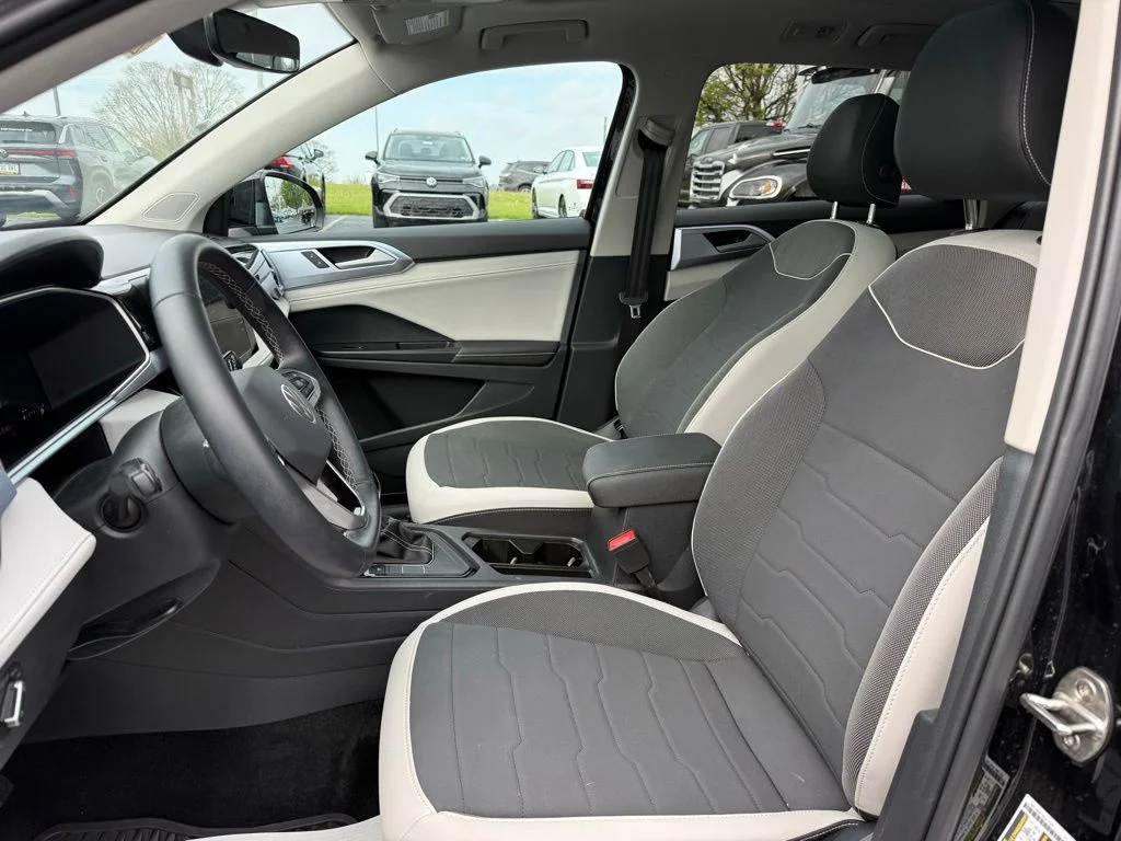 2025 Volkswagen Taos SE - Photo 25