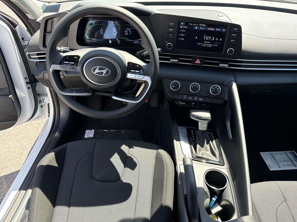 New 2026 White Hyundai SE image 15