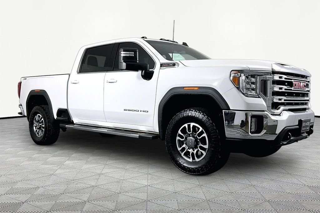 Used 2022 White GMC SLE image 2