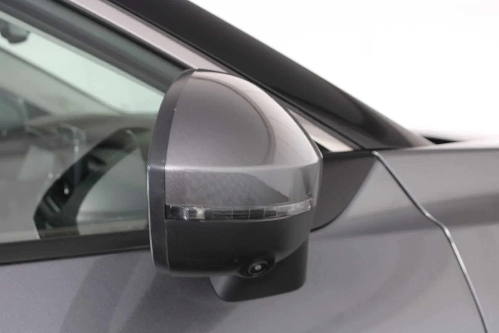 Used 2023 Gray Nissan SL image 7