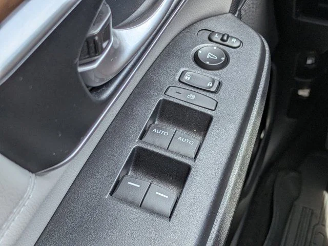 Used 2018 Lunar Silver Metallic Honda EX-L image 21