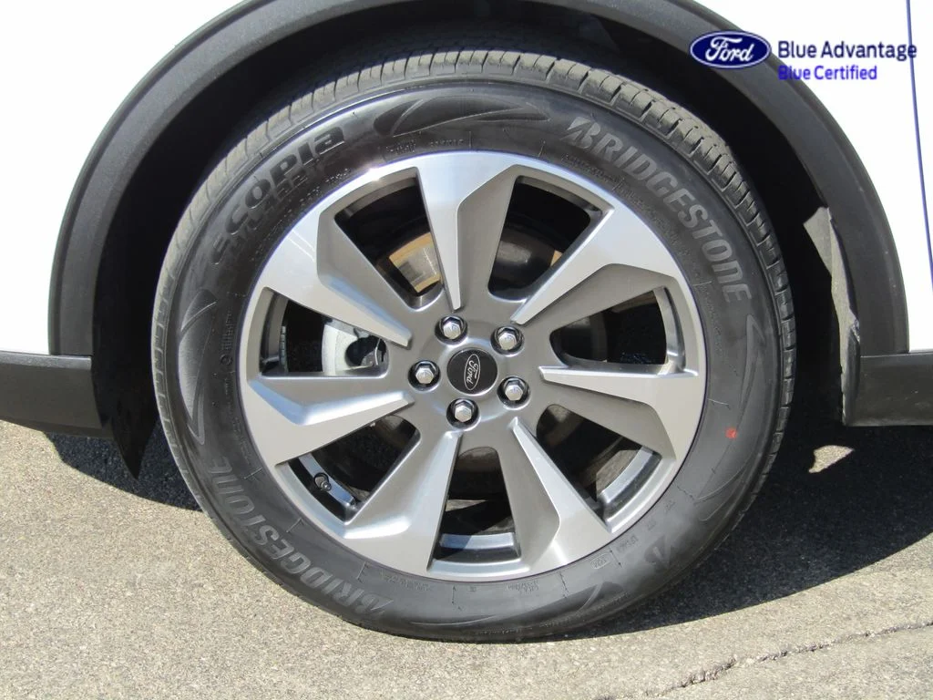 Certified Used 2025 Star White Ford Platinum image 4