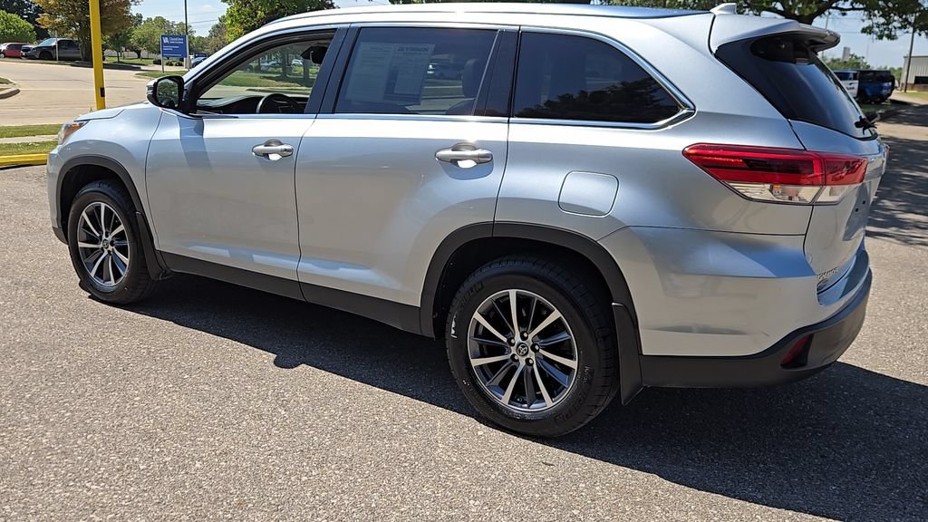 Used 2019 Celestial Silver Metallic Toyota SE image 26