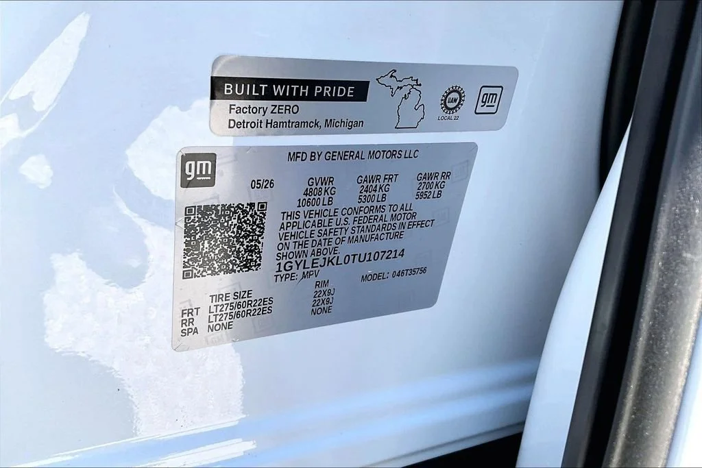 New 2026 Vibrant White Tricoat Cadillac Luxury image 19