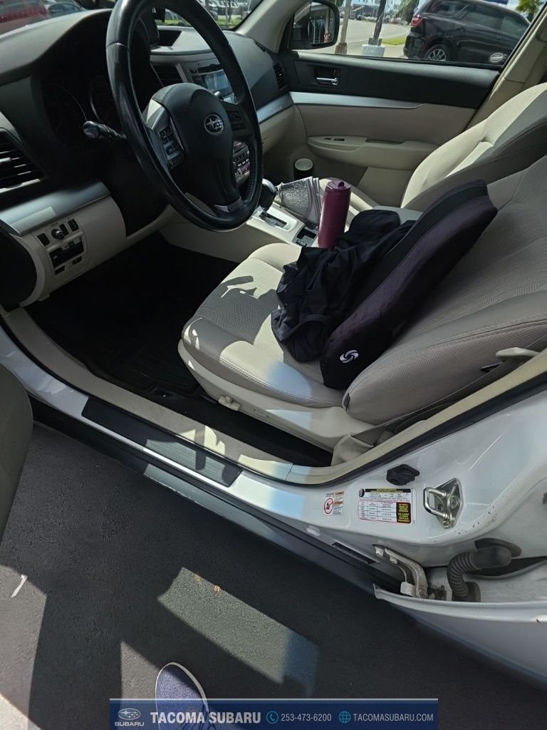 Used 2013 White Subaru 2.5i Premium image 4