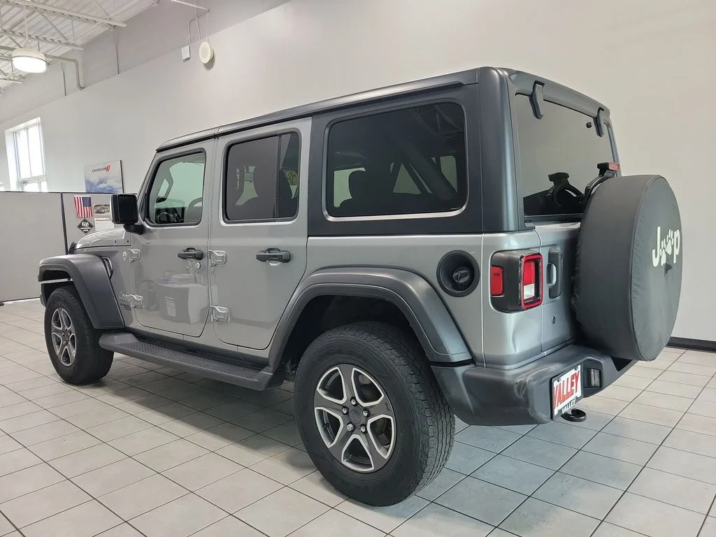 Used 2020 Silver Jeep Unlimited Sport S image 8