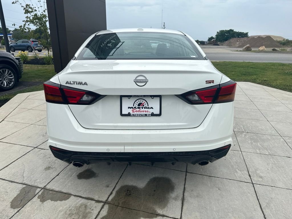 Used 2024 White Nissan 2.5 SR image 4