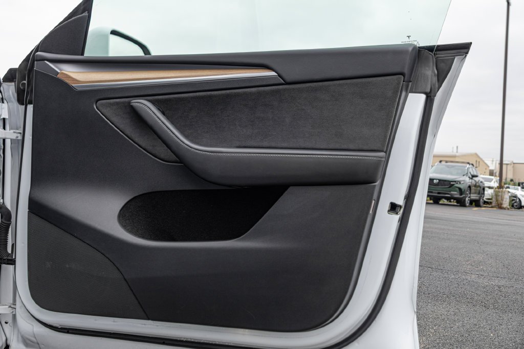 Used 2023  Tesla Long Range image 31