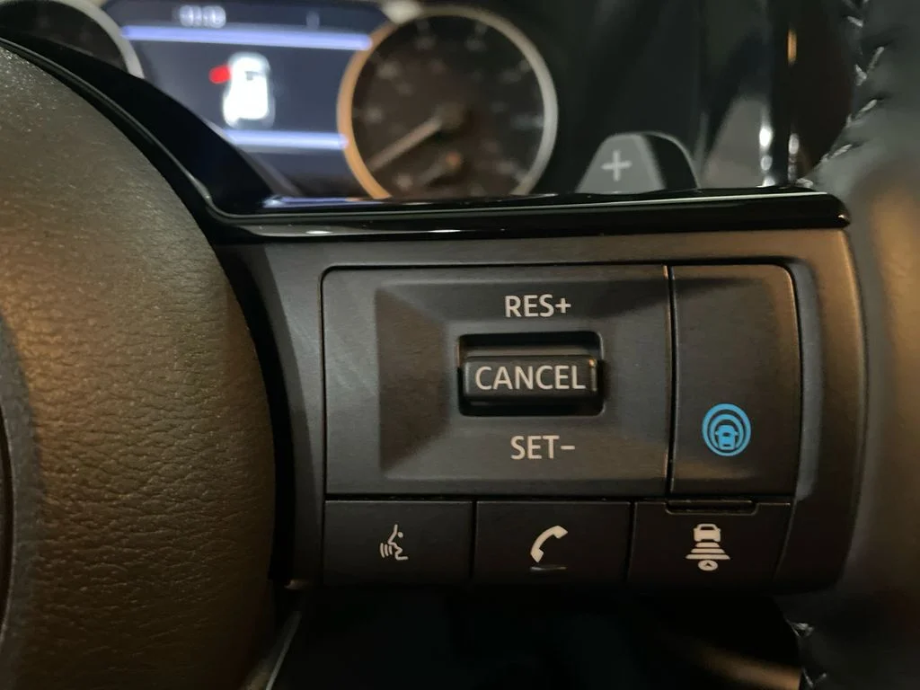 Certified Used 2025 Brilliant Silver Metallic Nissan SL image 17