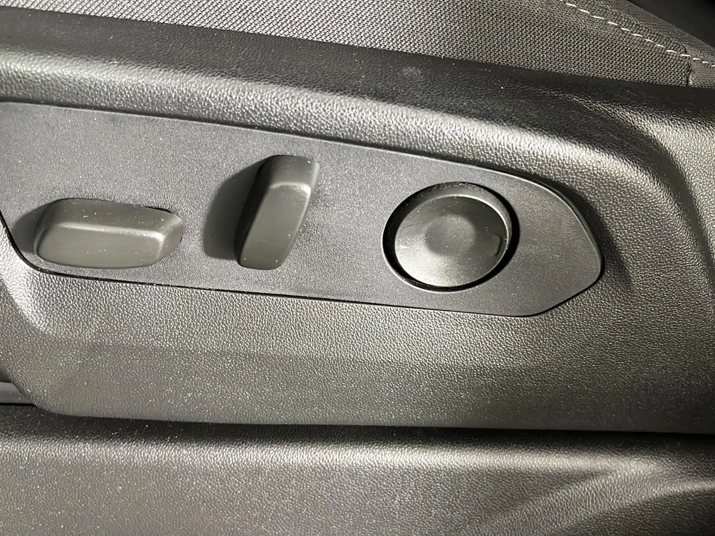 Used 2023 Onyx Black GMC SLE image 3