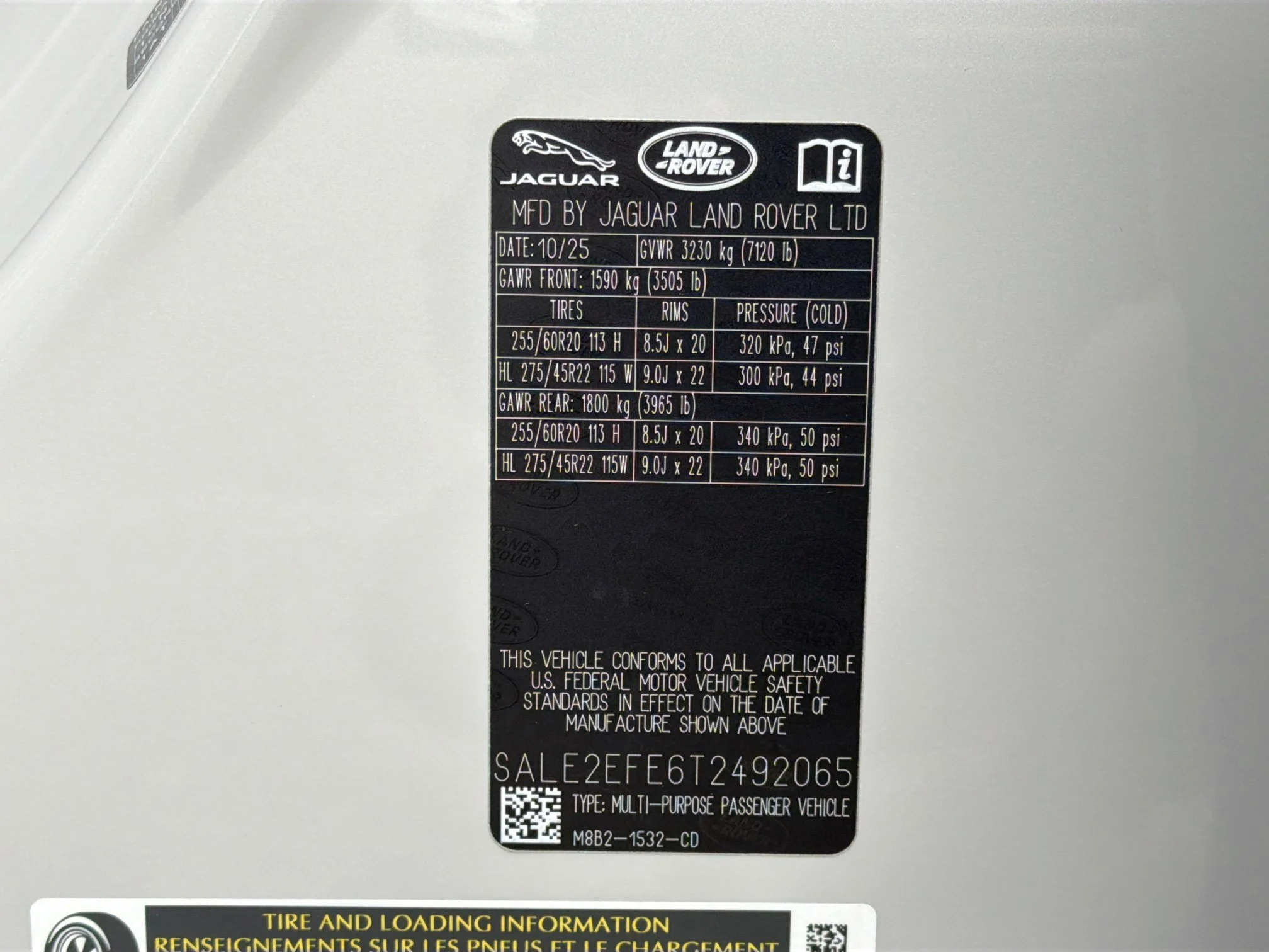 New 2026 Borasco Grey Metallic Land Rover X-Dynamic SE image 43