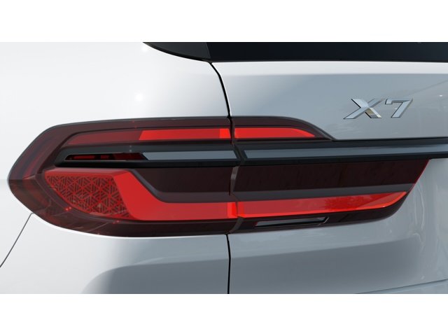 New 2027 Mineral White Metallic BMW X7 40i image 8