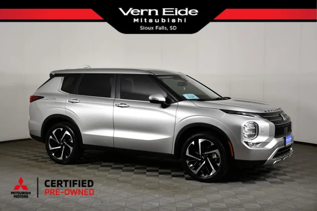 2024 Mitsubishi Outlander SE