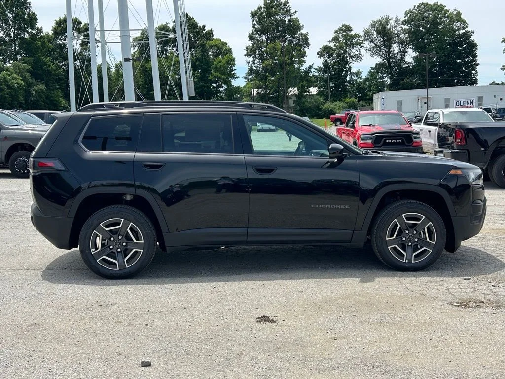 New 2026 Diamond Black Crystal Pearl-Coat Exterior Paint Jeep Limited image 5