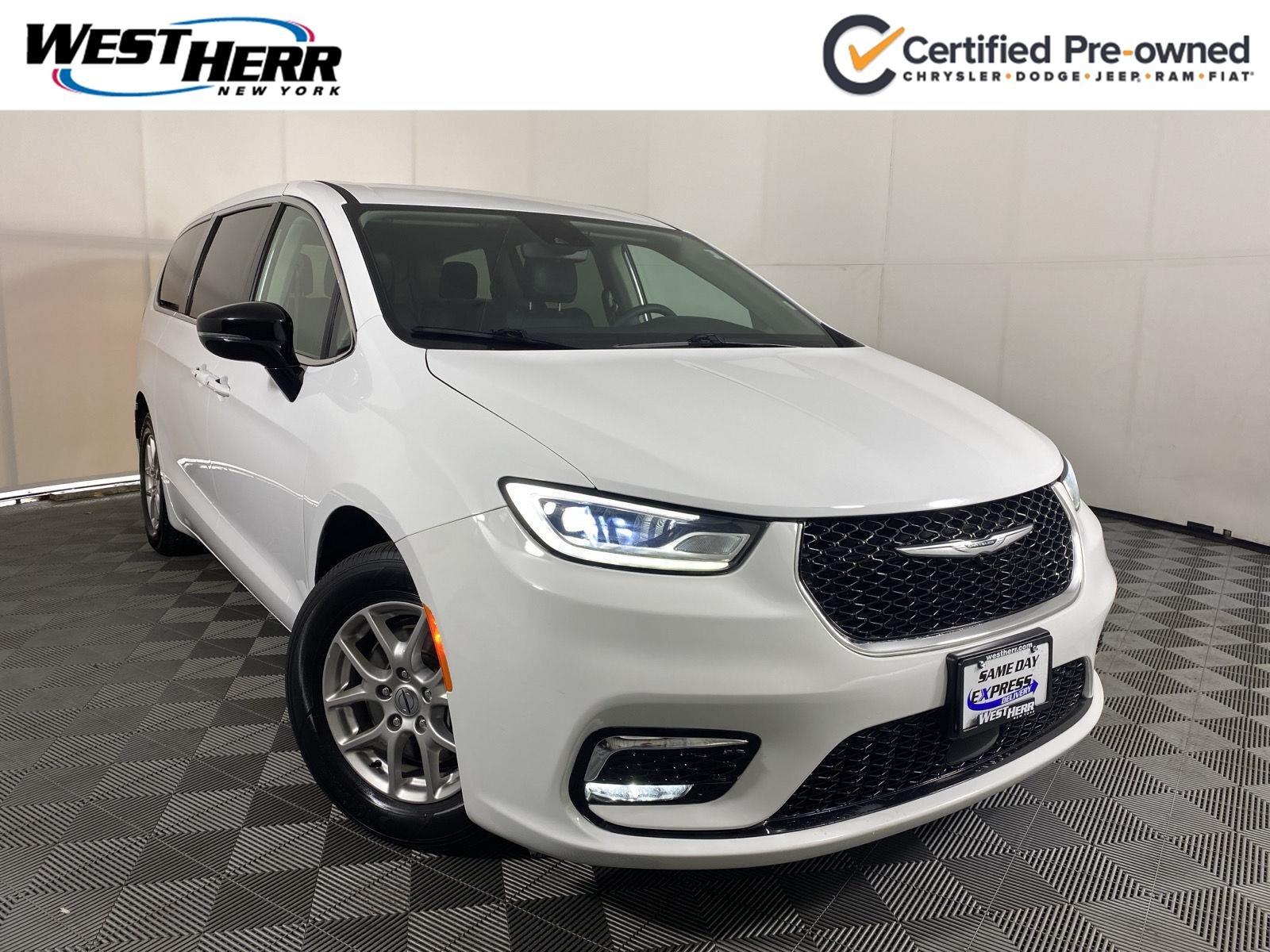 Used 2024 Bright White Clearcoat Chrysler Touring L image 1