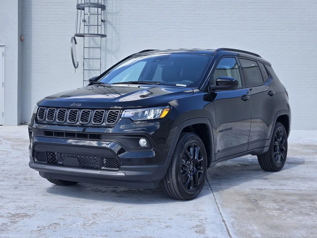 New 2026 Diamond Black Crystal Pearlcoat Jeep Latitude Altitude image 2