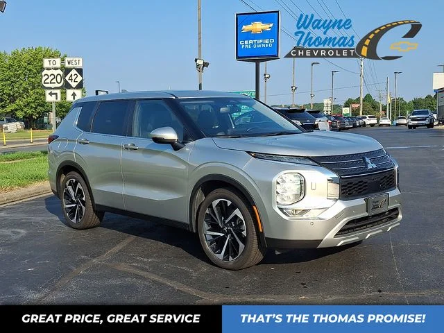 Used 2022  Mitsubishi  image 1