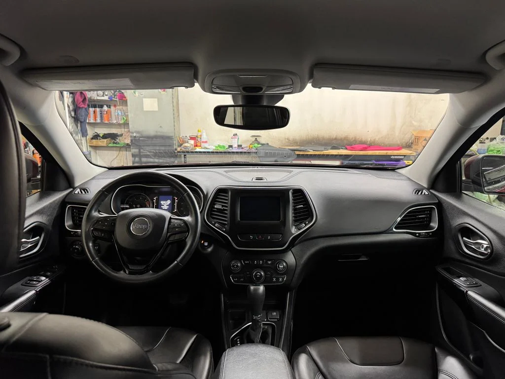 Used 2021 Red Jeep Altitude image 27