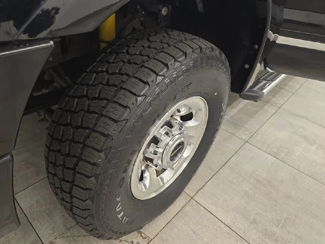 Used 2005 Black Clearcoat Ford Limited image 34