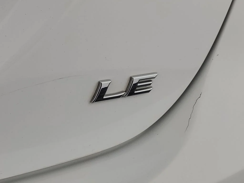 Used 2020 White Toyota LE image 30