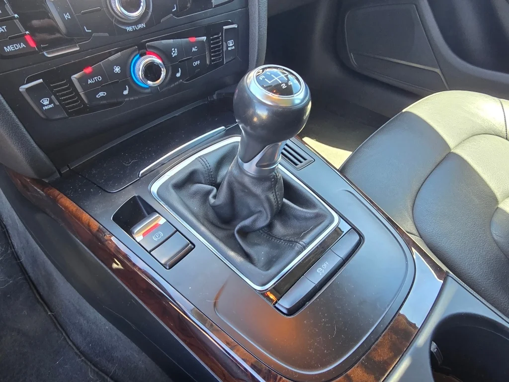 Used 2014 Dakota Gray Metallic Audi Premium image 20