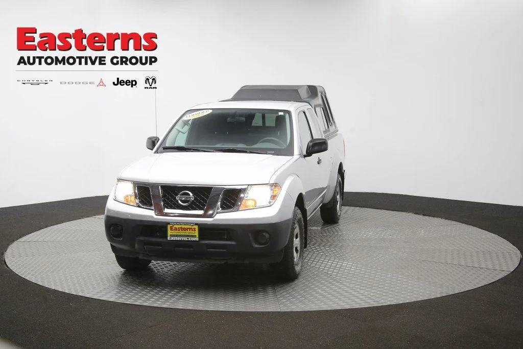Used 2019 Silver Nissan S image 4