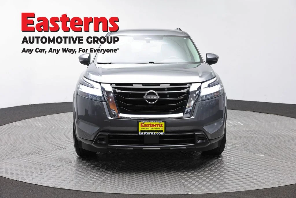 Used 2022 Gray Nissan SV image 2