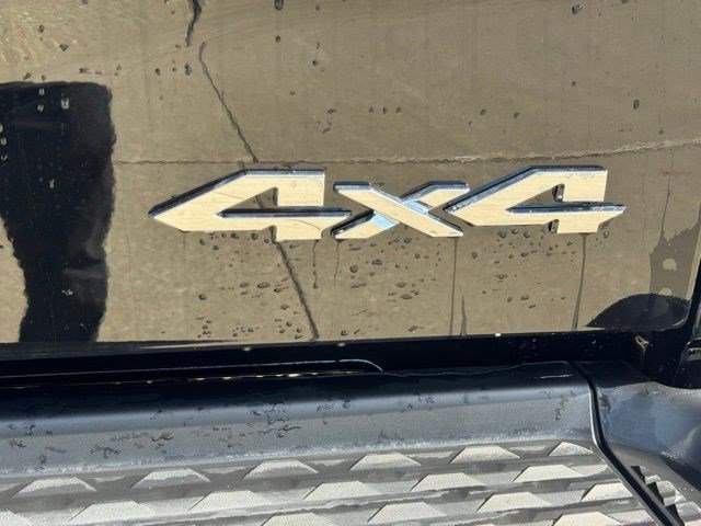 New 2026 Diamond Black Crystal Pearl-Coat Exterior Paint RAM Laramie image 36