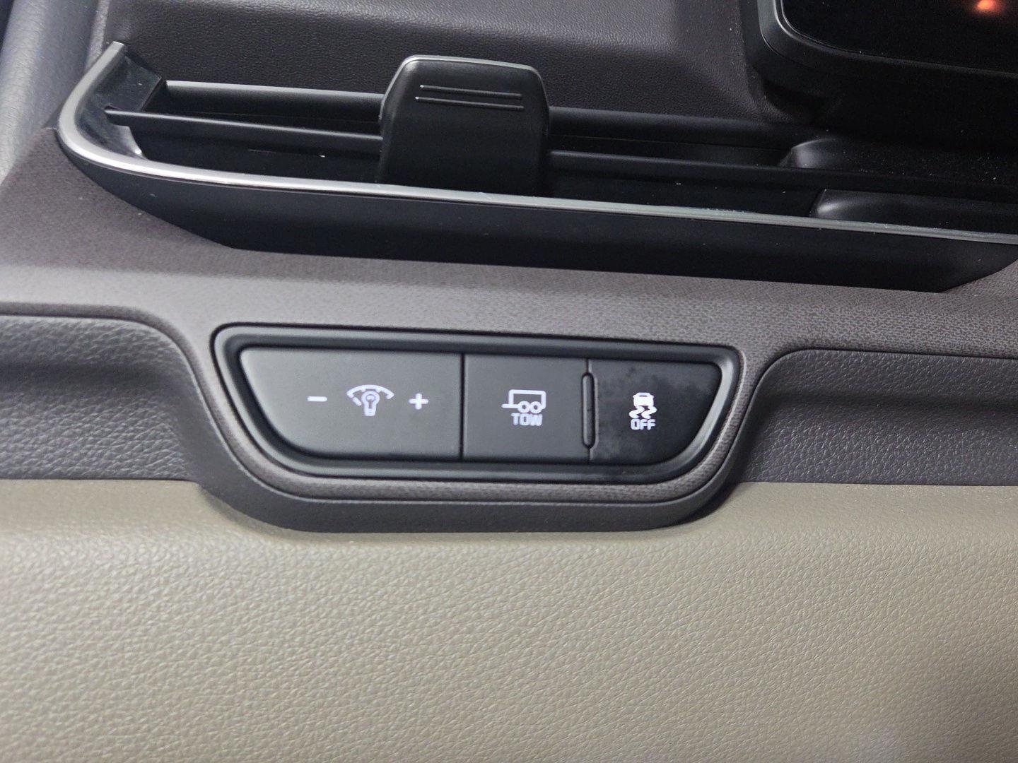 Used 2025 Snow White Pearl Kia EX image 23