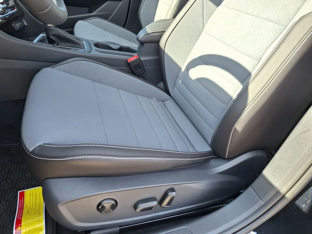 New 2026 Black Volkswagen 1.5T SE image 10