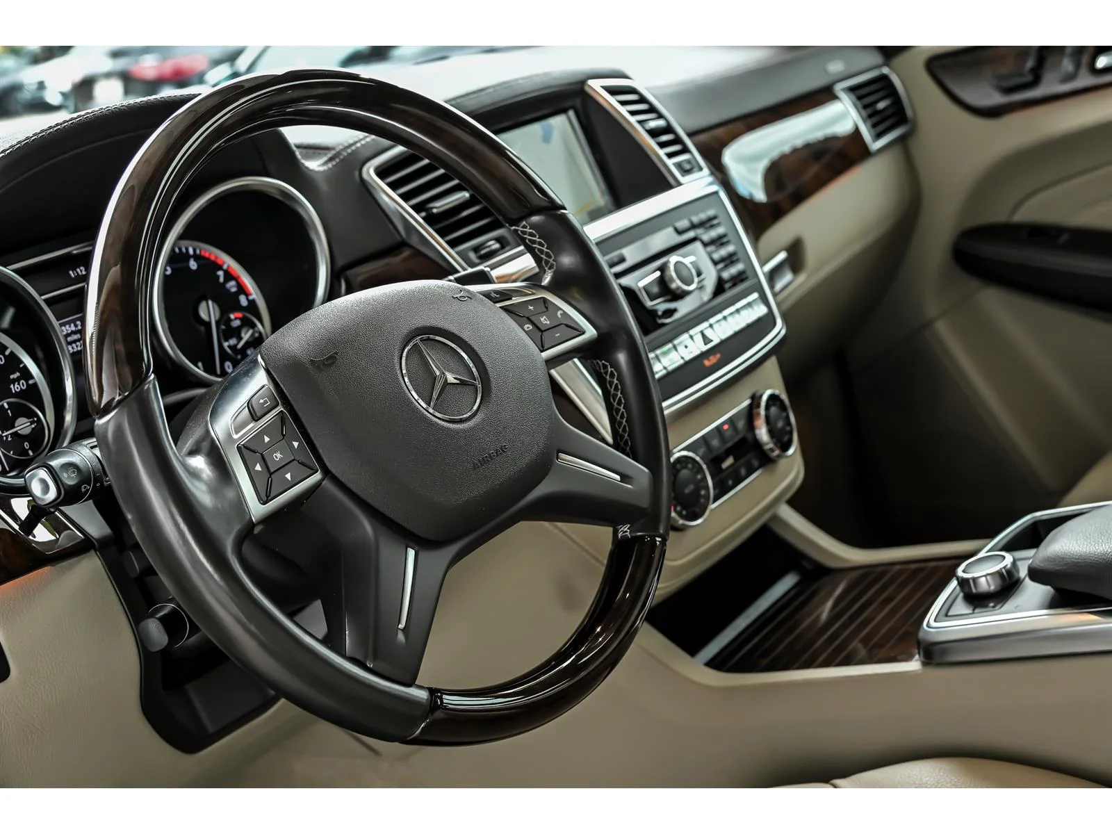 Used 2015 Brown Mercedes-Benz ML 400 image 17