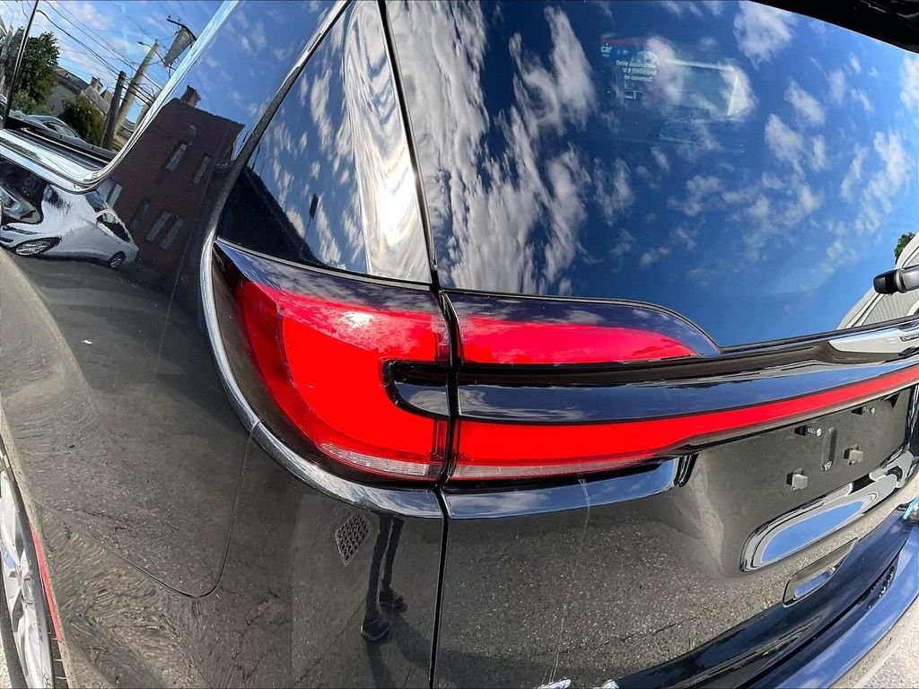 Used 2023 Black Chrysler Touring L image 34