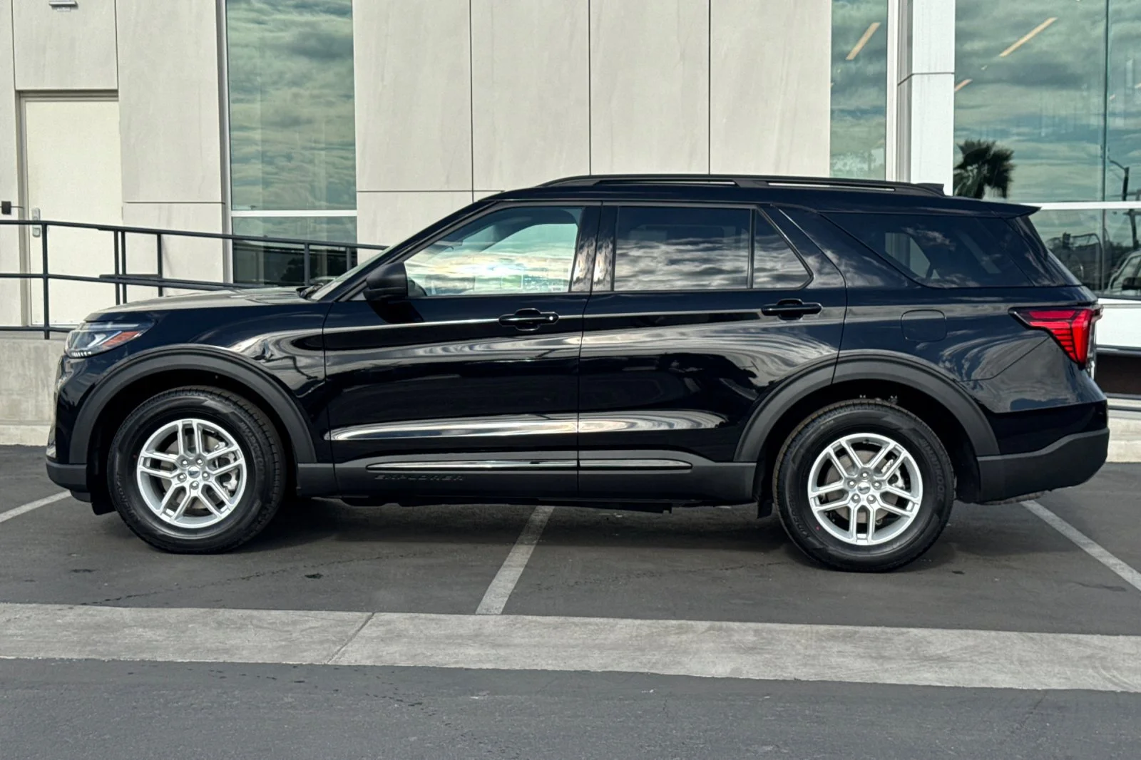 2026 Ford Explorer Active - Photo 6