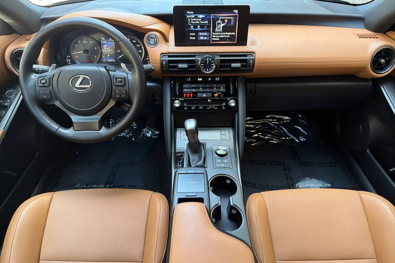Used 2024  Lexus IS 300 image 12