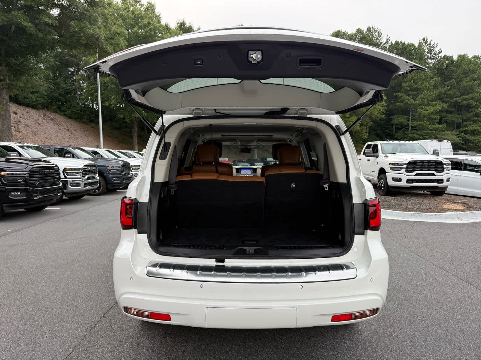 Used 2019 Moonstone White INFINITI LUXE image 31