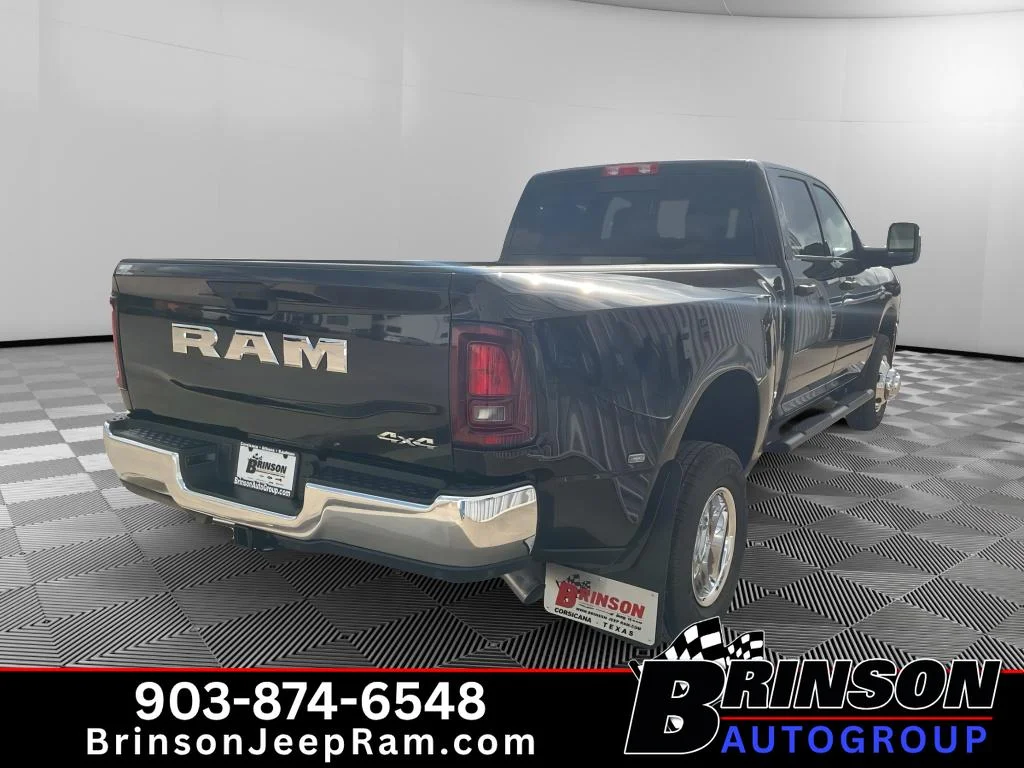 New 2026 Diamond Black Crystal Pearl-Coat Exterior Paint RAM Tradesman image 5