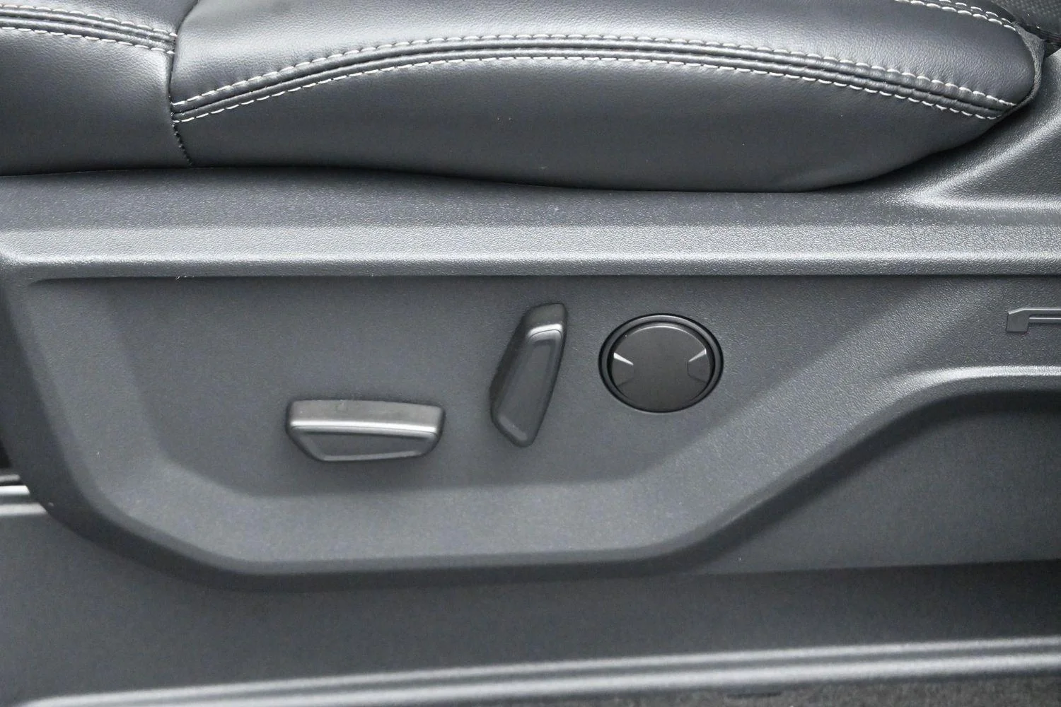 Used 2025 Black Ford Platinum image 20