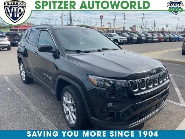 Used 2023 Black Jeep Latitude Lux image 1