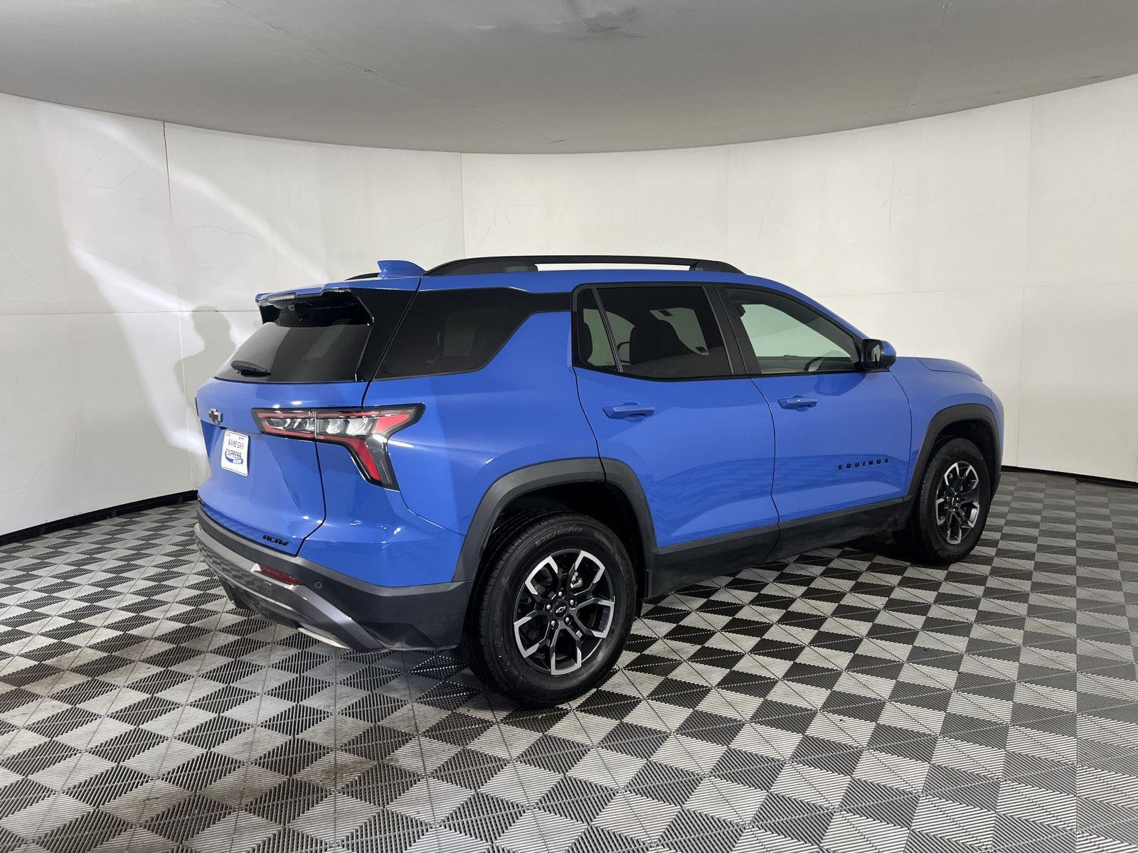 Used 2025 Reef Blue Metallic Chevrolet AWD ACTIV image 31