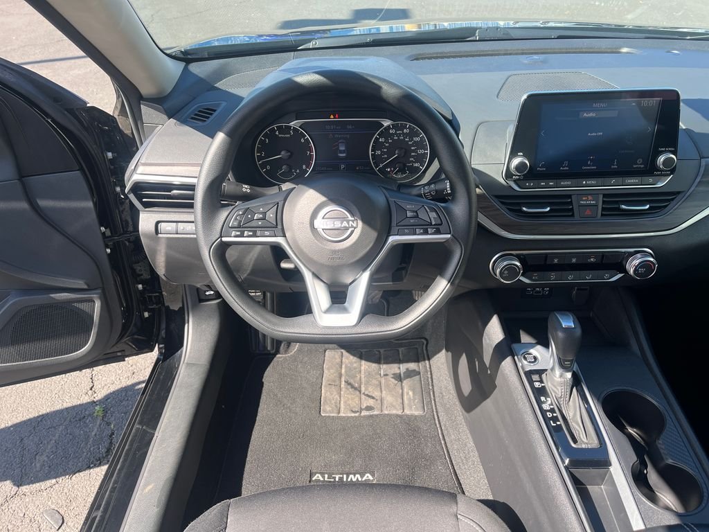 2025 Nissan Altima SV - Photo 14